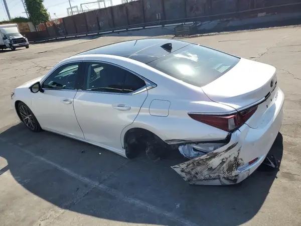 58ADZ1B16NU125205 2022 LEXUS ES - Image 2