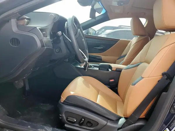 58ADZ1B16NU125818 2022 LEXUS ES - Image 2