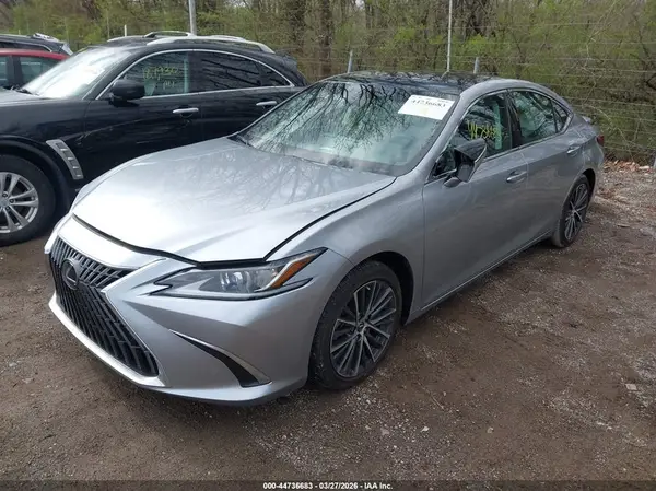 58ADZ1B16NU132834 2022 LEXUS ES - Image 2