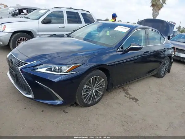 58ADZ1B16RU184499 2024 LEXUS ES - Image 2