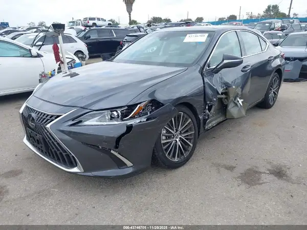 58ADZ1B16SU189708 2025 LEXUS ES - Image 2
