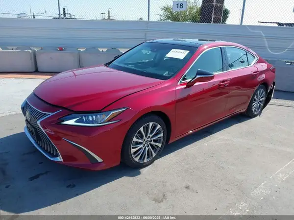 58ADZ1B17LU053721 2020 LEXUS ES - Image 2