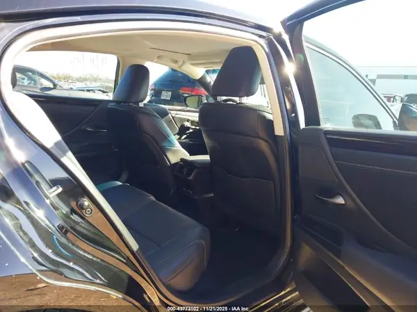 58ADZ1B17LU055310 2020 LEXUS ES - Image 8