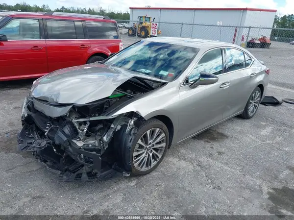 58ADZ1B17LU062600 2020 LEXUS ES - Image 2