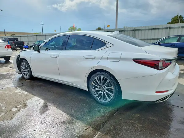 58ADZ1B17LU071278 2020 LEXUS ES - Image 2