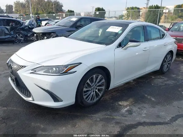58ADZ1B17LU072415 2020 LEXUS ES - Image 2