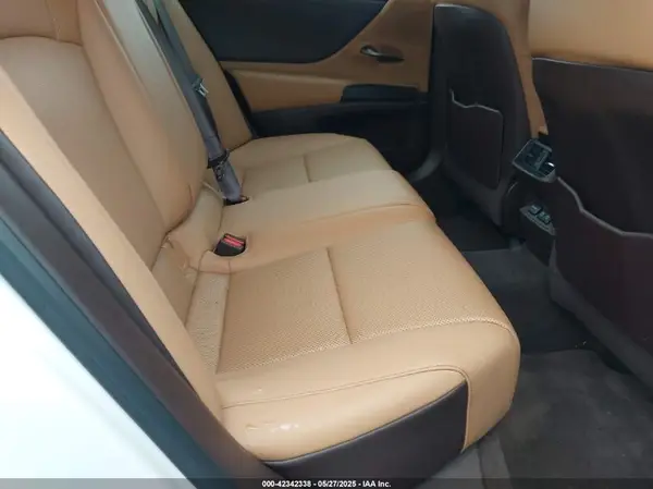 58ADZ1B17LU074181 2020 LEXUS ES - Image 8