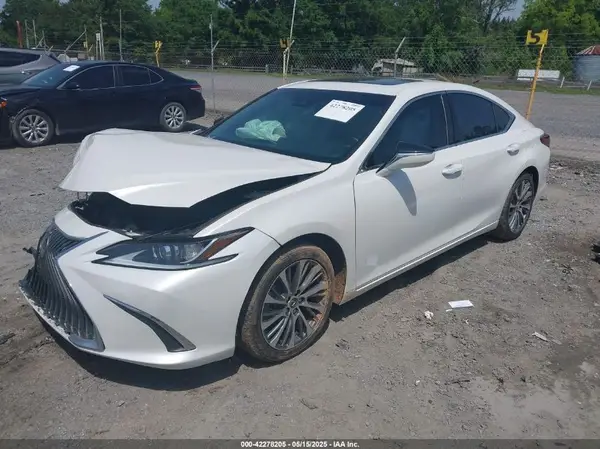 58ADZ1B17LU074973 2020 LEXUS ES - Image 2