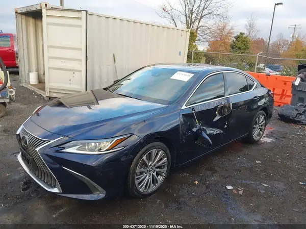 58ADZ1B17LU076237 2020 LEXUS ES - Image 2