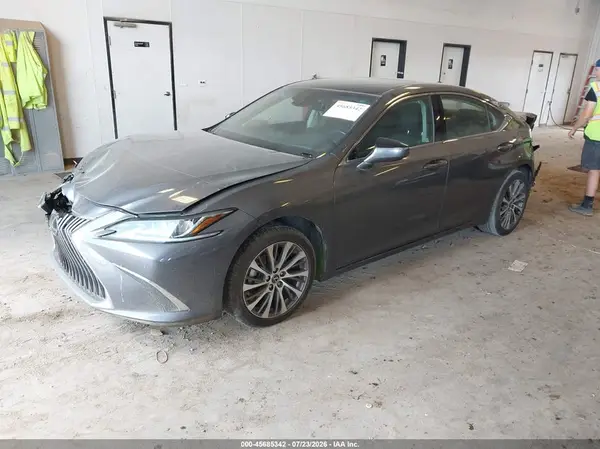 58ADZ1B17LU078246 2020 LEXUS ES - Image 2