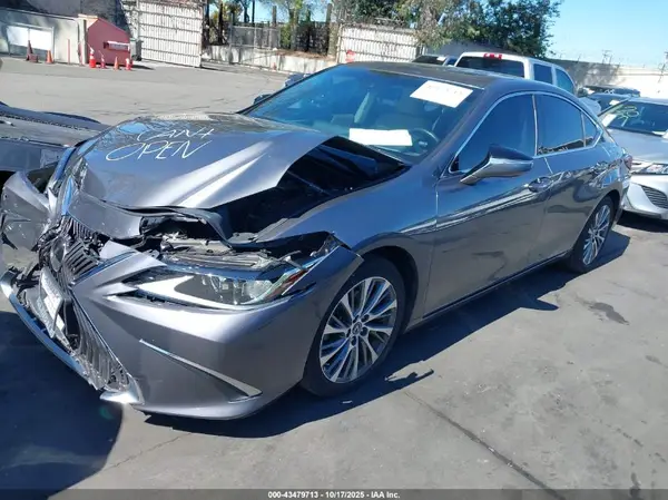 58ADZ1B17LU079722 2020 LEXUS ES - Image 2