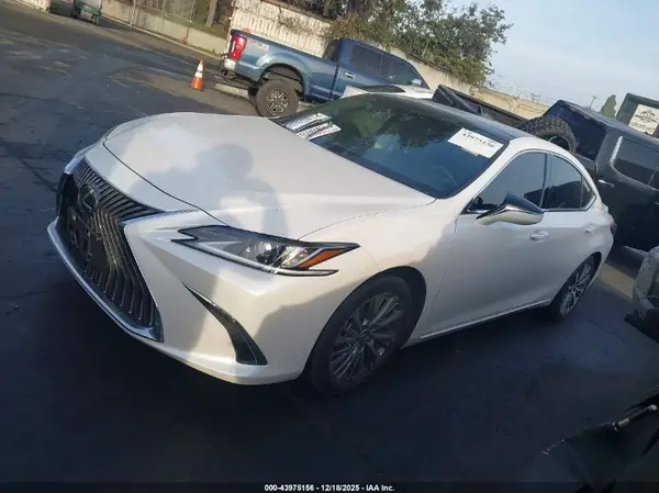 58ADZ1B17MU101588 2021 LEXUS ES - Image 2