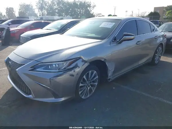 58ADZ1B17MU106516 2021 LEXUS ES - Image 2