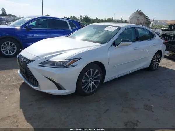 58ADZ1B17MU110274 2021 LEXUS ES - Image 2