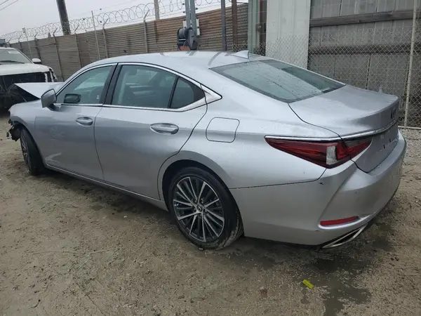 58ADZ1B17NU123592 2022 LEXUS ES - Image 2