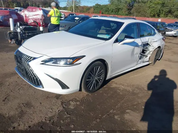 58ADZ1B17NU126363 2022 LEXUS ES - Image 2