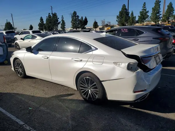 58ADZ1B17NU126833 2022 LEXUS ES - Image 2