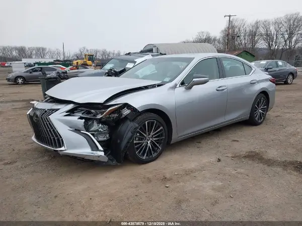 58ADZ1B17NU127237 2022 LEXUS ES - Image 2