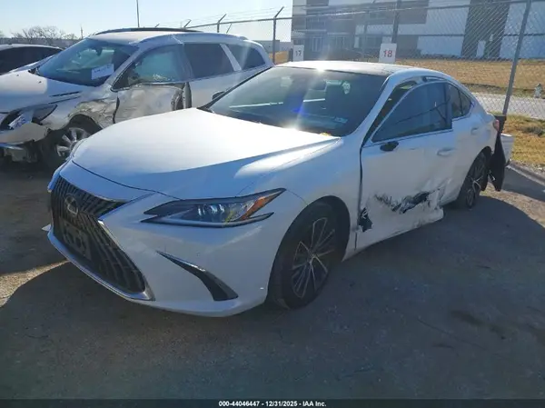 58ADZ1B17NU129960 2022 LEXUS ES - Image 2