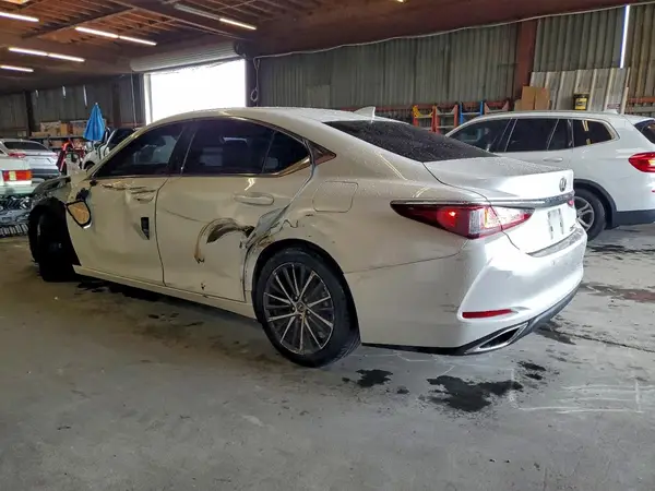 58ADZ1B17NU132440 2022 LEXUS ES - Image 2