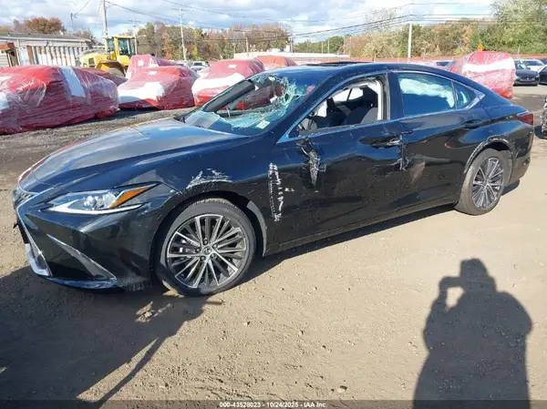 58ADZ1B17NU133247 2022 LEXUS ES - Image 2