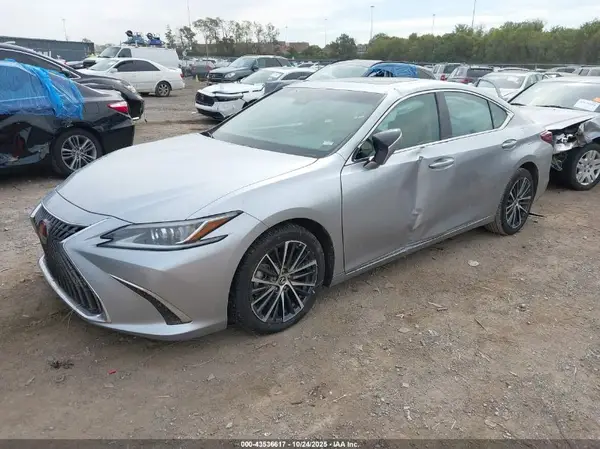 58ADZ1B17NU136584 2022 LEXUS ES - Image 2