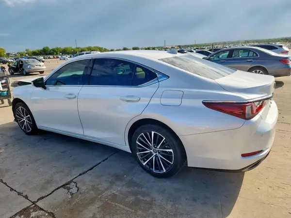 58ADZ1B17RU178677 2024 LEXUS ES - Image 2