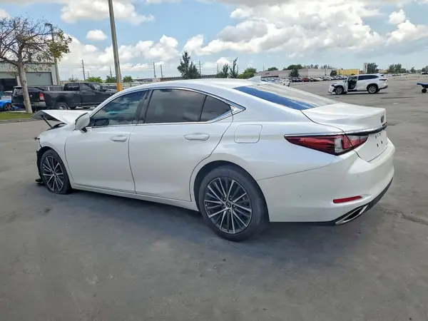 58ADZ1B17SU185960 2025 LEXUS ES - Image 2