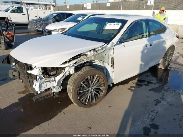 58ADZ1B17SU193900 2025 LEXUS ES - Image 2