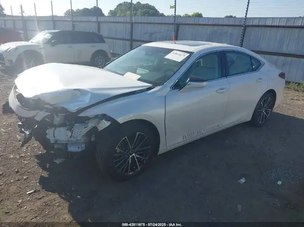 58ADZ1B17SU197655 2025 LEXUS ES - Image 2