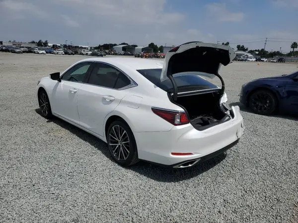 58ADZ1B17SU202434 2025 LEXUS ES - Image 2