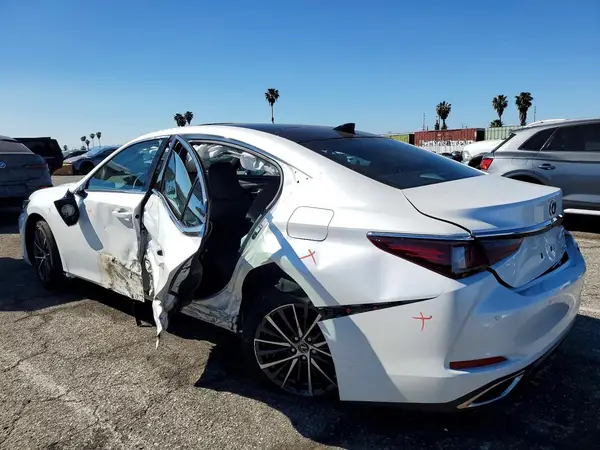 58ADZ1B17SU211957 2025 LEXUS ES - Image 2