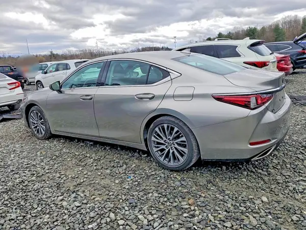 58ADZ1B18LU055140 2020 LEXUS ES - Image 2