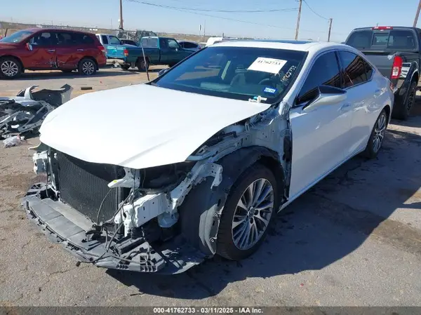 58ADZ1B18LU059768 2020 LEXUS ES - Image 2