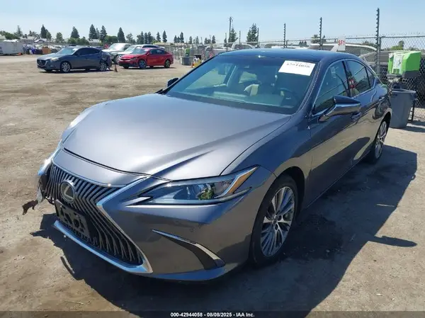 58ADZ1B18LU061875 2020 LEXUS ES - Image 2