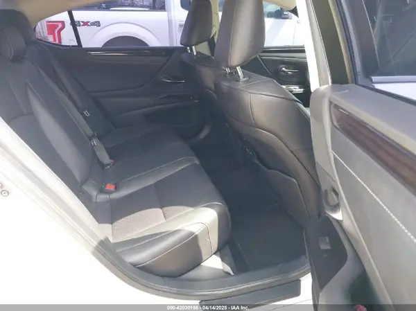 58ADZ1B18LU065117 2020 LEXUS ES - Image 8