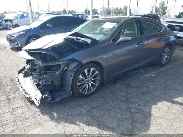 58ADZ1B18LU066221 2020 LEXUS ES - Image 2