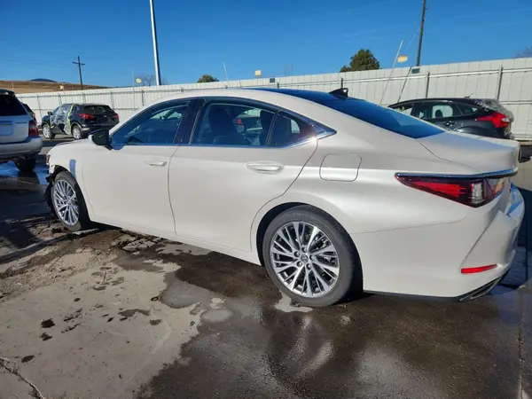 58ADZ1B18LU066526 2020 LEXUS ES - Image 2