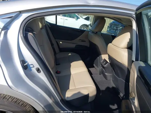 58ADZ1B18LU067627 2020 LEXUS ES - Image 8