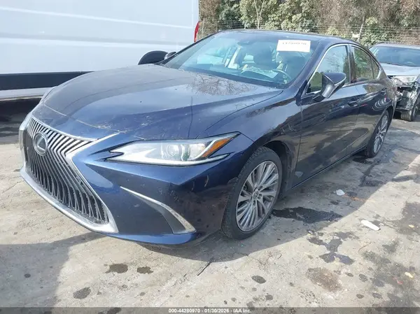 58ADZ1B18LU068924 2020 LEXUS ES - Image 2