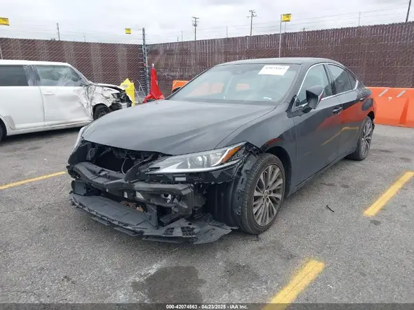 58ADZ1B18LU070415 2020 LEXUS ES - Image 2