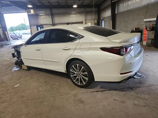 58ADZ1B18LU074092 2020 LEXUS ES - Image 2
