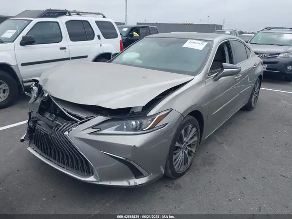 58ADZ1B18LU076103 2020 LEXUS ES - Image 2