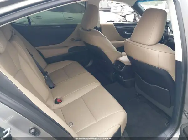 58ADZ1B18LU076103 2020 LEXUS ES - Image 8
