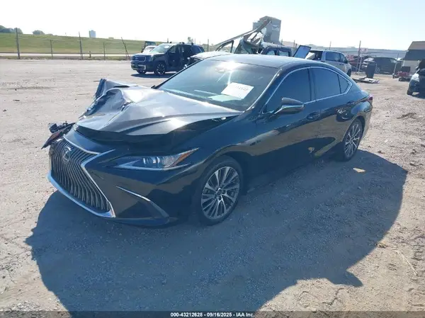 58ADZ1B18LU077669 2020 LEXUS ES - Image 2