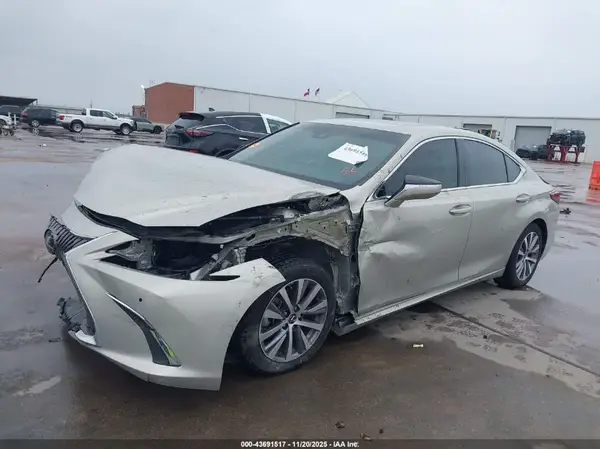 58ADZ1B18LU079373 2020 LEXUS ES - Image 2