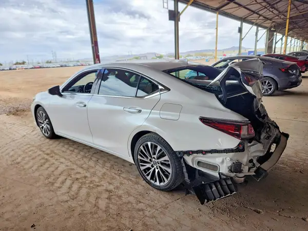 58ADZ1B18MU087622 2021 LEXUS ES - Image 2