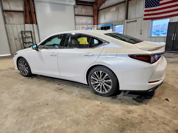 58ADZ1B18MU092139 2021 LEXUS ES - Image 2
