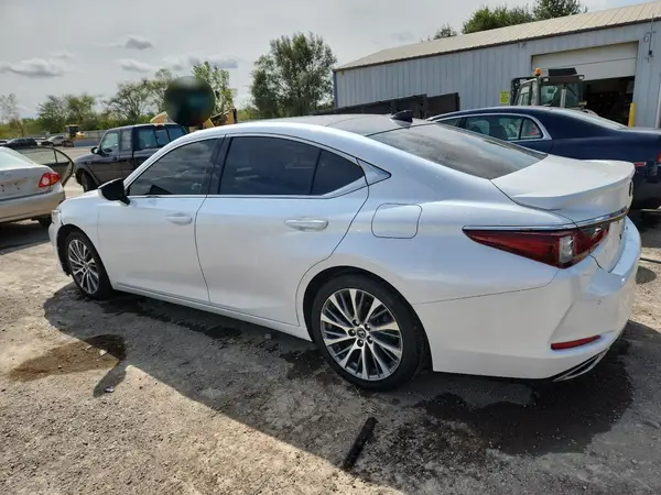 58ADZ1B18MU099835 2021 LEXUS ES - Image 2