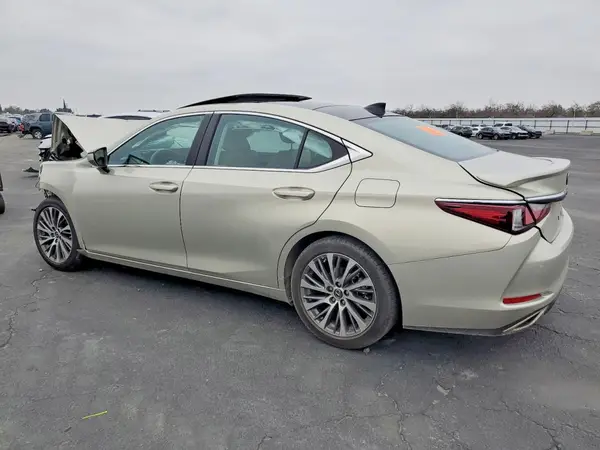 58ADZ1B18MU101874 2021 LEXUS ES - Image 2